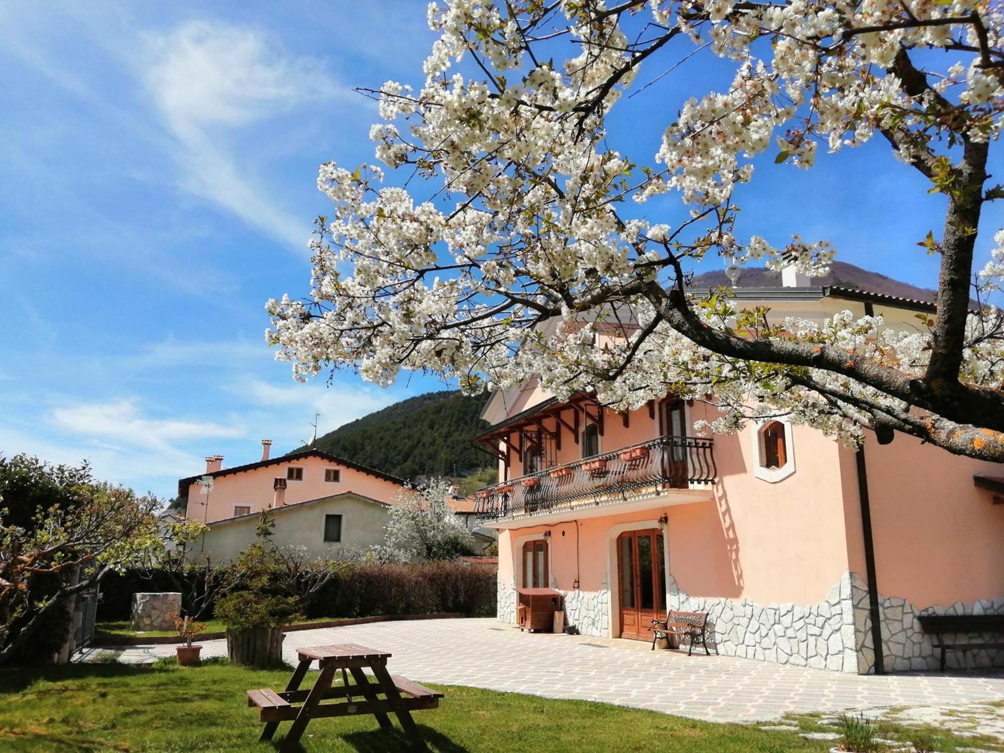 Da Nonna Li Rooms And Breakfast Villetta Barrea Exterior photo